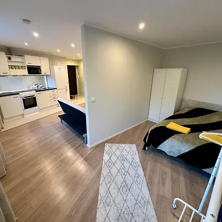 Location With Wide Bath * Reval