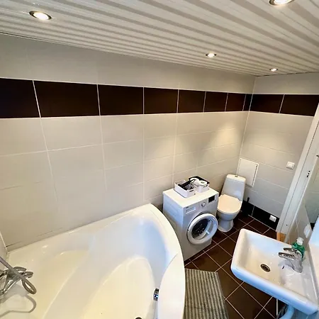 Korter Location With Wide Bath *