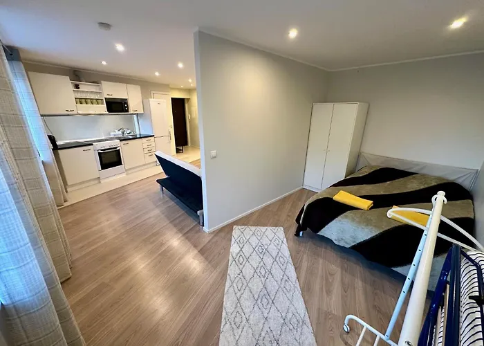 Location With Wide Bath * Reval